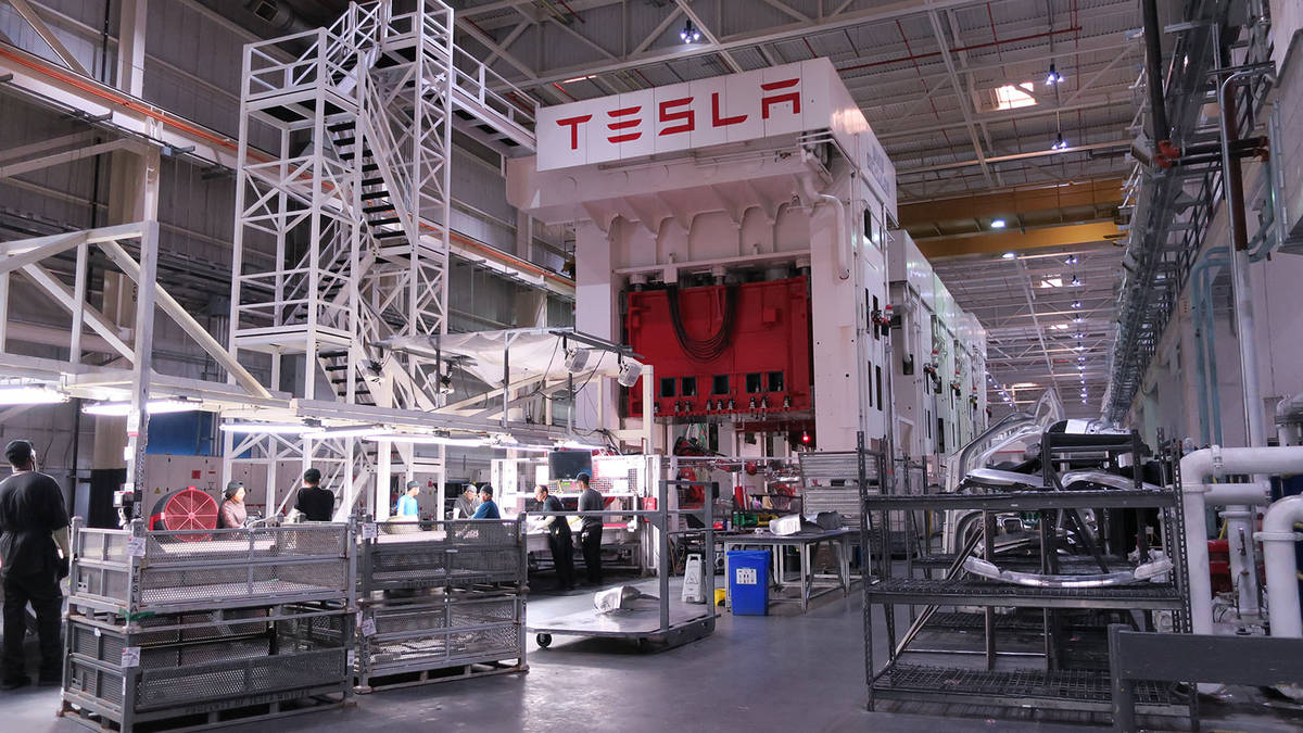 Image à la une de Tesla va implanter une usine en Chine