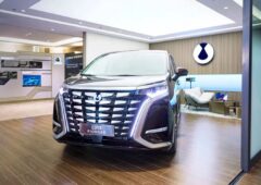 Denza D9 BYD voiture électrique luxe prix caractéristiques