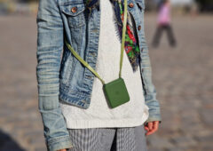 Moto Razr 50 Ultra En bandouliere