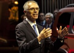 Carlos Tavares véhicules électrique marché europe serbie