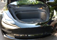 Tesla rappel capot s'ouvrent