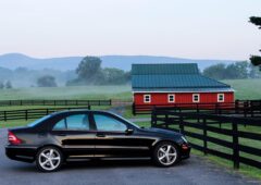 Voiture en zone rurale